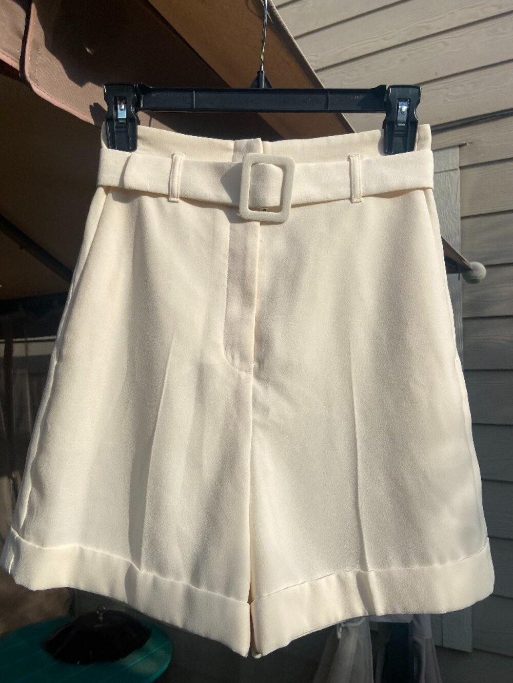 Express Women’s Midi Super High Rise Belted Shorts Ivory Size 00 NWOT
